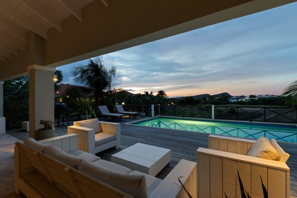 Blue Bay - Stylish 5-Bedroom Villa with Pool on the Golf Course