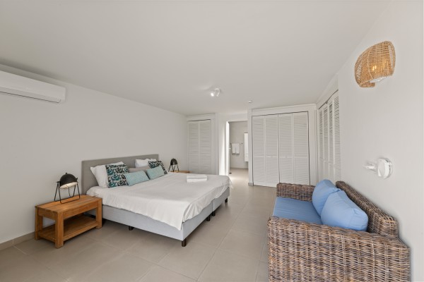 Blue Bay - Spectacular Oceanfront Penthouse fit for vacation rental