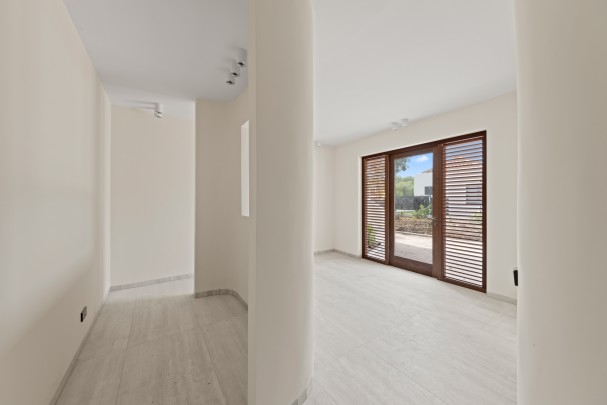 Blue Bay – High-end, luxurious newly built villa with rental potential