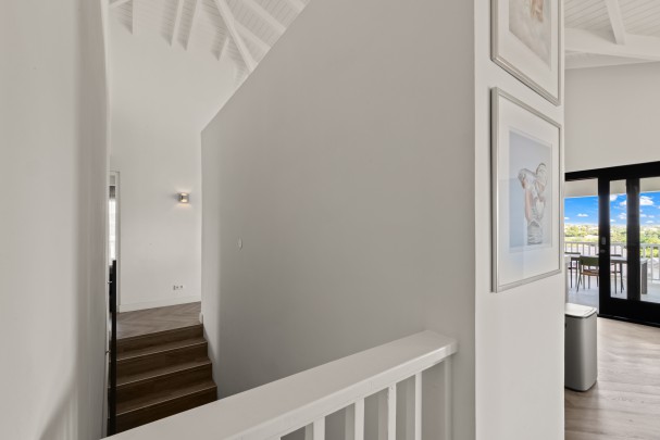 Blue Bay – Spacious Villa with Ocean View, Pool & 2 Apartments