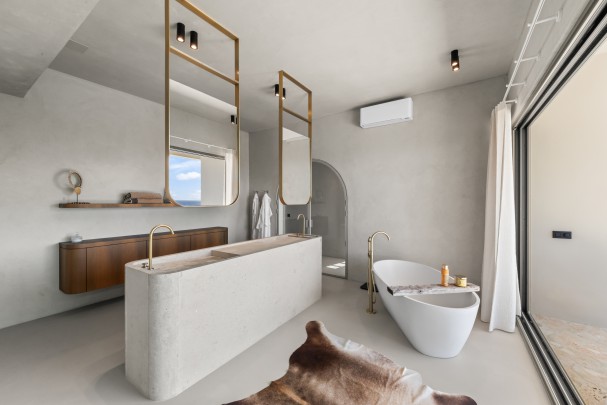 Blue Bay &ndash; Spectaculaire klif villa op exclusieve B-sectie   