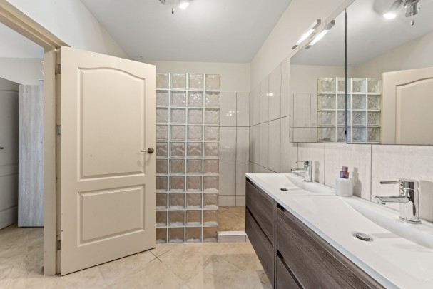 Blue Bay &ndash; Spacious Apartment with Sea View in Residence Le Bleu