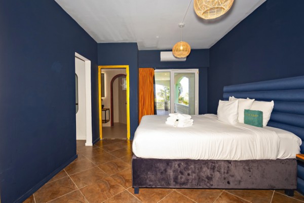 The Ambassador | An operating resort in Brakkeput Abao