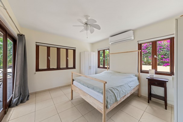 Blue Bay L-section &ndash; three-bedroom villa with a lovely outdoor space