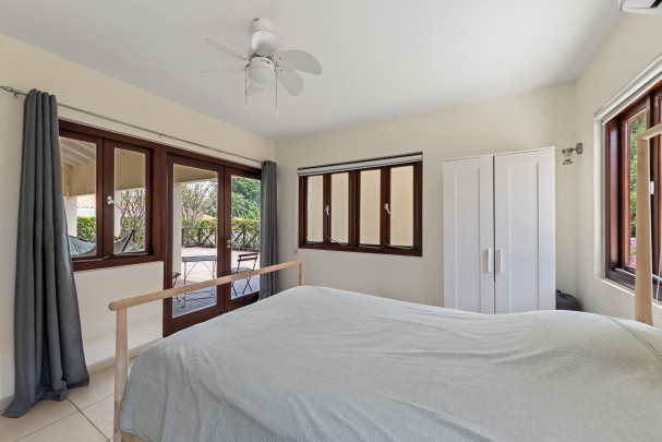 Blue Bay L-section &ndash; three-bedroom villa with a lovely outdoor space