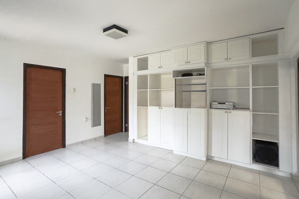 Spacious 3-bedroom villa with separate apartment