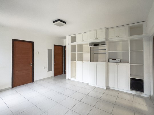 Spacious 3-bedroom villa in quiet residential area