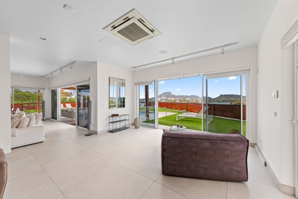 Jan Sofat luxe villa met 2 appartementen & panoramisch uitzicht