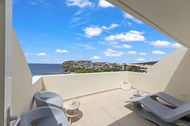 Blue Bay - Spectacular Oceanfront Penthouse