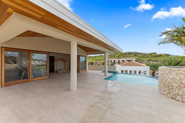 Blue Bay – High-end, luxurious newly built villa with rental potential