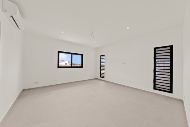 Blue Bay - Luxueze nieuwbouwwoning met 4 slaapkamers en zwembad