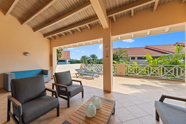Spacious furnished 2-bedroom bungalow in Blue Bay 