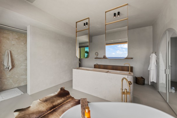 Blue Bay &ndash; Spectaculaire klif villa op exclusieve B-sectie   