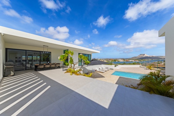 Beautiful Contemporary Villa Overlooking Spanish Water