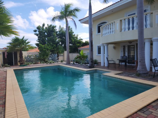 Zuurzak - Centrally located Villa for sale Curacao safe neighborhood