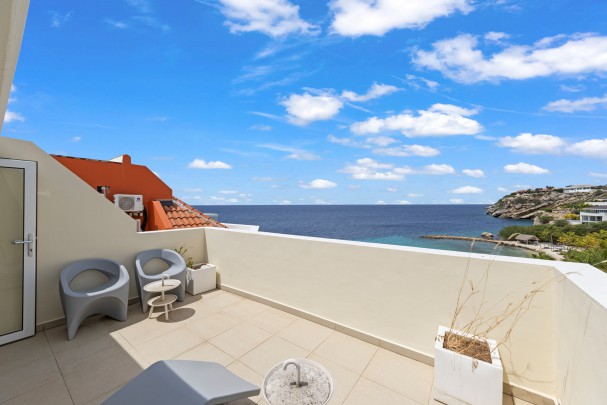 Blue Bay - Spectacular Oceanfront Penthouse