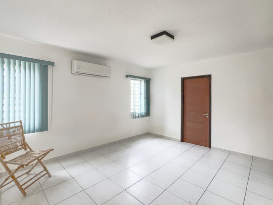 Spacious 3-bedroom villa in quiet residential area