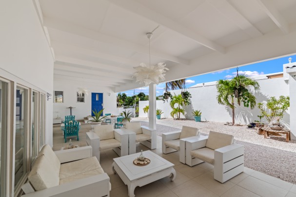 Champartments - Luxury group resort white villa on Curaçao 