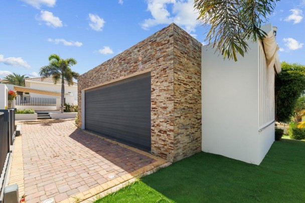 Luxury Villa with Pool & Golf View in Blue Bay Curaçao