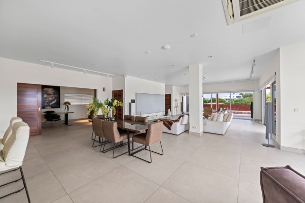 Jan Sofat luxe villa met 2 appartementen & panoramisch uitzicht