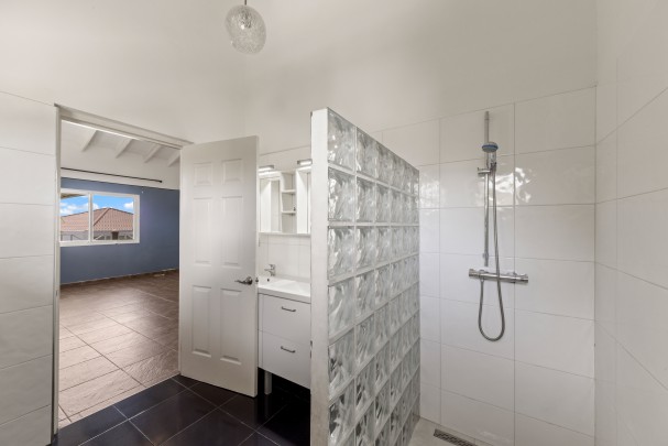 Blue Bay BB-39 – Spacious Villa with Pool and Sea View