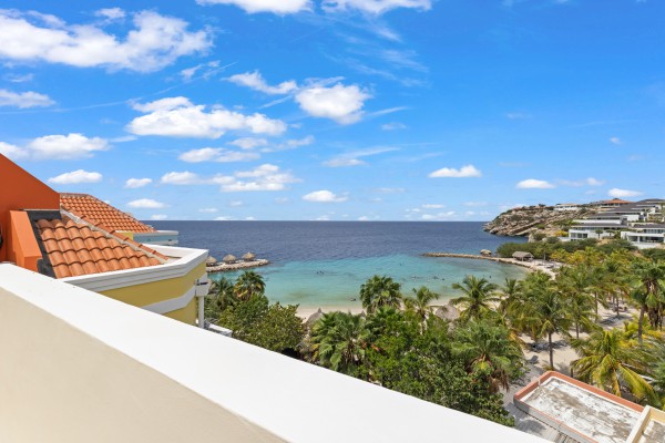 Blue Bay - Spectacular Oceanfront Penthouse fit for vacation rental
