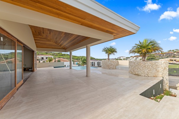 Blue Bay – High-end, luxurious newly built villa with rental potential