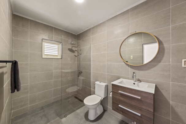 Mahaai - Apartment Complex with Pool and Rental Income