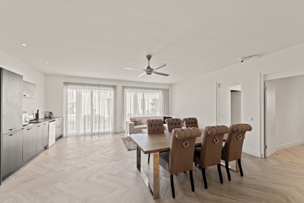 Blue Bay – Royale Villa met Zeezicht, Zwembad & 2 Appartementen