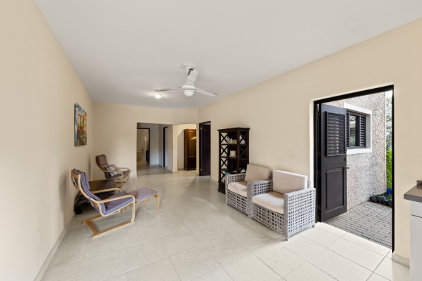 Blue Bay &ndash; Grote villa met twee ruime appartementen