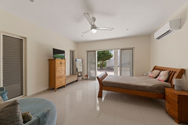 Blue Bay BO 4 &ndash; Elegant villa with unique views over the golf course