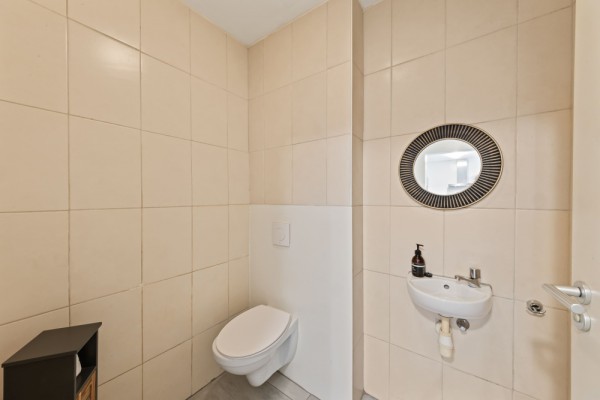 Fully Furnished 1-Bedroom Apartment with Holiday Rental Potential
