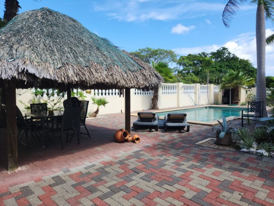 Zuurzak - Centrally located Villa for sale Curacao safe neighborhood