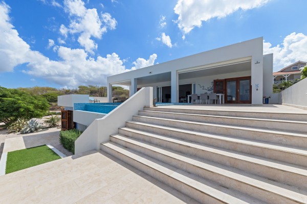 Luxury Blue Bay villa with sea view, pool & guest apartment
