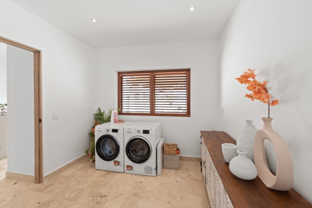 Julianadorp - Modern renovated detached villa with swimming pool