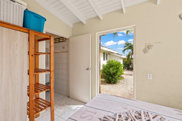 Montaña - Recompensa Park Detached 2-Bedroom Bungalow with Studio
