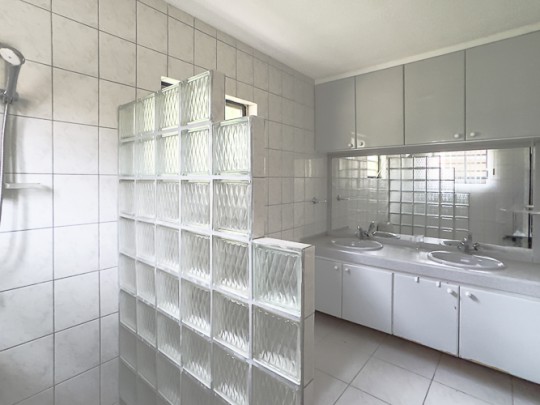 Spacious 3-bedroom villa in quiet residential area