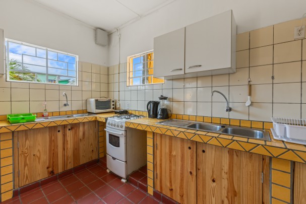 Fully operational student housing complex with 30 rooms for sale