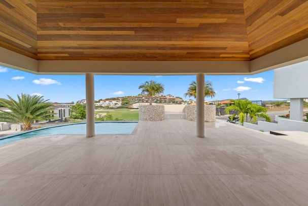 Blue Bay – High-end, luxurious newly built villa with rental potential