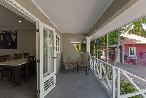 Mahaai -  Appartementencomplex met Zwembad en Huurinkomsten