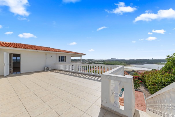 Seru Bottelier – Luxury Villa with Pool and Panoramic Salt Flats Views