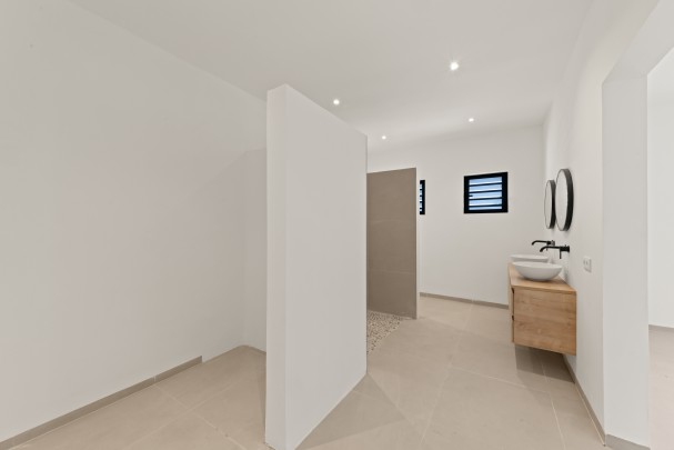 Blue Bay - Luxueze nieuwbouwwoning met 4 slaapkamers en zwembad