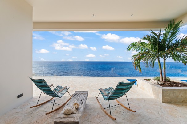 Blue Bay &ndash; Spectaculaire klif villa op exclusieve B-sectie   