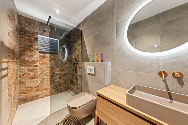 Blue Bay &ndash; Fraai gerenoveerde villa met zwembad aan golfbaan  