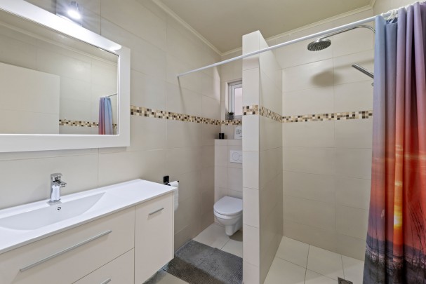Sun Valley - Modern Detached Home with Garage on Spacious Lot
