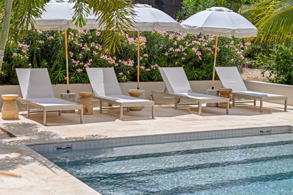 Luxury Villa with 4 Bedrooms, Pool & Guest Suite in Blue Bay