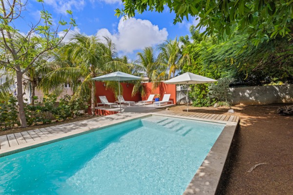 Renovated Tropical Home with Peace and Privacy in Jan Thiel