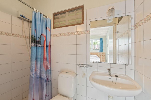 Montaña - Recompensa Park Detached 2-Bedroom Bungalow with Studio