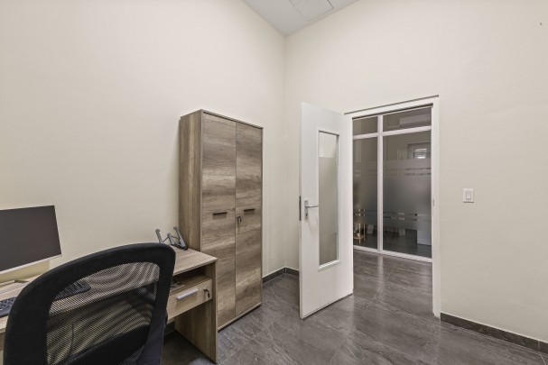 Stylish 10-Office Business Center in Historic Otrobanda