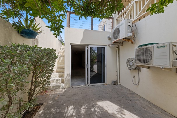 Stylish Jan Thiel Villa with Pool and Exceptional Investment Potential